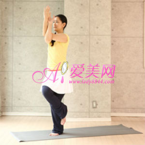  2招<a href=http://www.tjyoga.com/baodian/jianfei/ target=_blank class=infotextkey>减肥瑜伽</a> 瘦腿消疲劳塑造活力瘦美人 